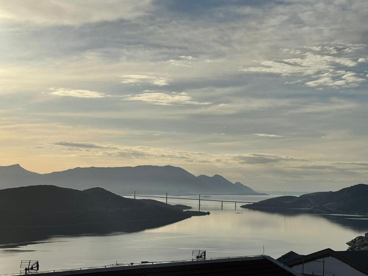 Apartmani Zuti ネウム エクステリア 写真