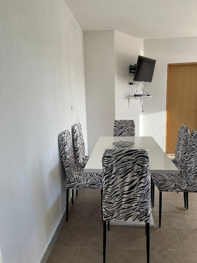 Apartmani Zuti ネウム エクステリア 写真