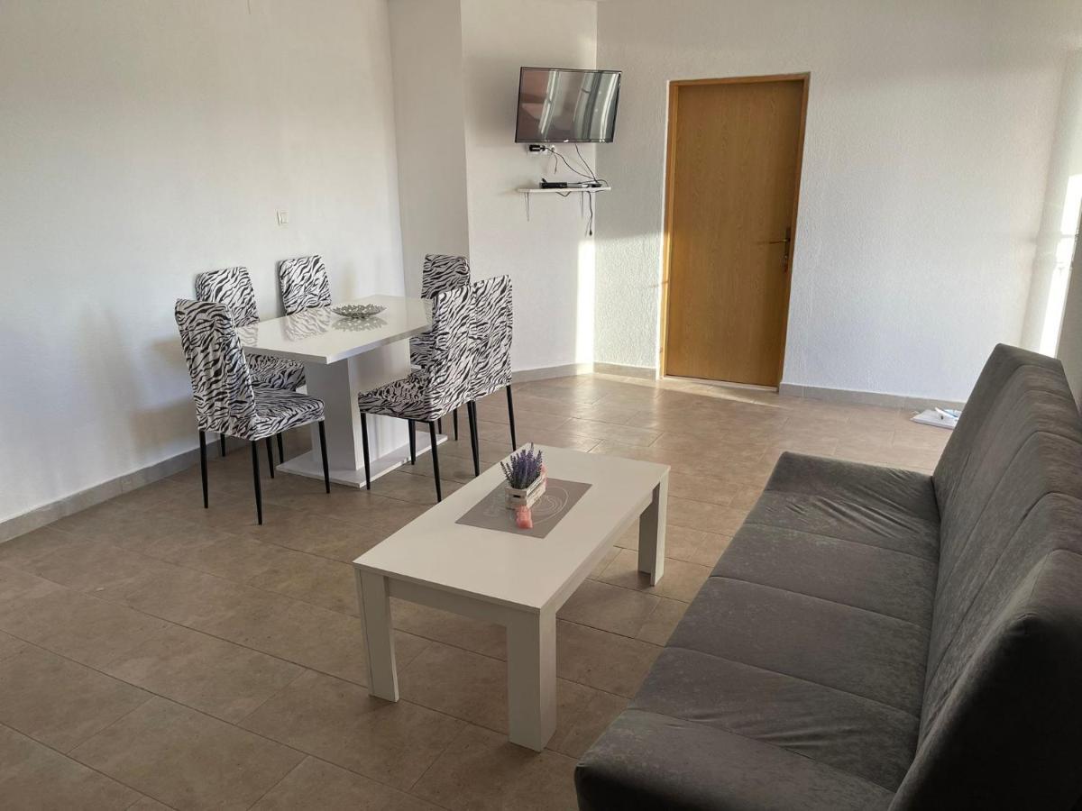 Apartmani Zuti ネウム エクステリア 写真