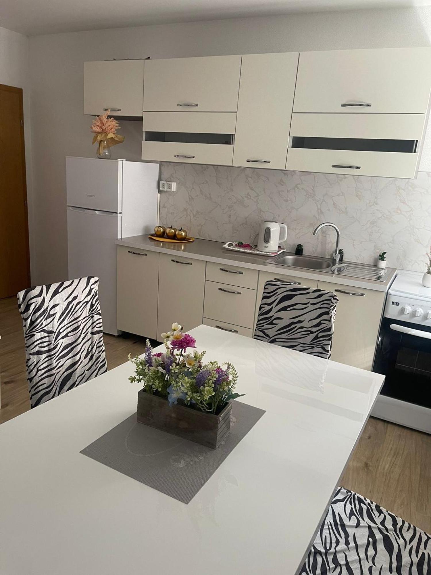 Apartmani Zuti ネウム エクステリア 写真