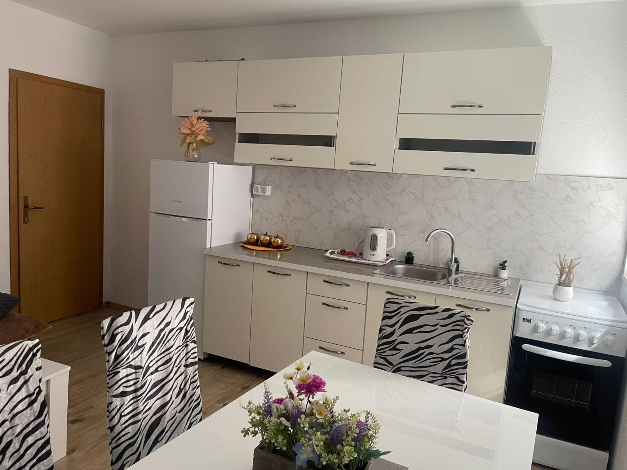 Apartmani Zuti ネウム エクステリア 写真